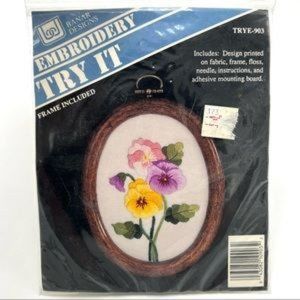 Vintage Banar Framed Embroidery Kit Pansies Oval Pansy Flowers Bouquet TRYE-903